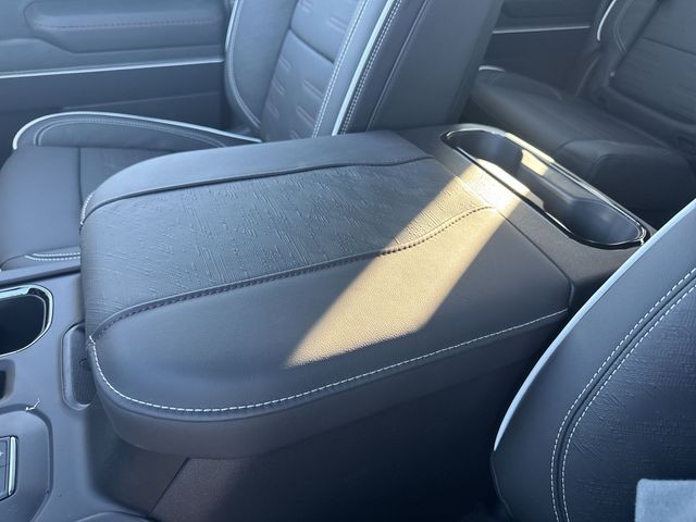 GMC Sierra 1500 Vehicle Full-screen Gallery Image 21