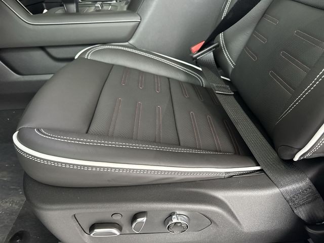 GMC Sierra 1500 Vehicle Full-screen Gallery Image 12