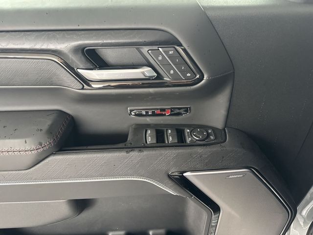 GMC Sierra 1500 Vehicle Full-screen Gallery Image 13