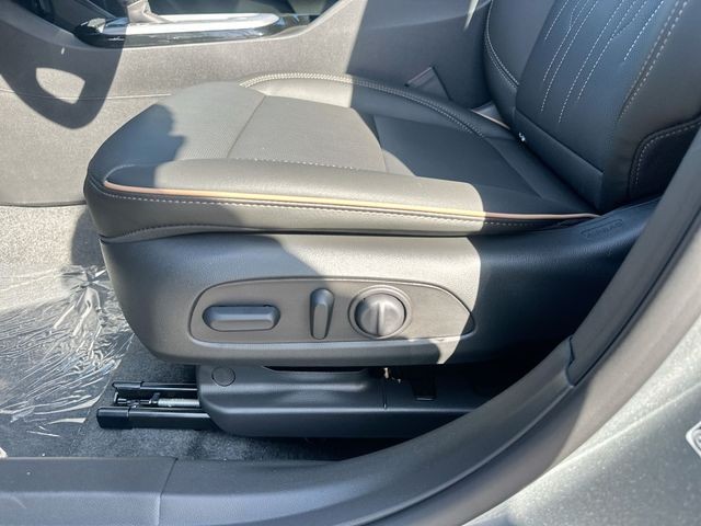 Buick Envista Vehicle Full-screen Gallery Image 12
