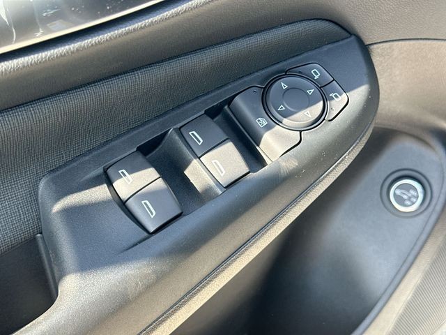 Buick Envista Vehicle Full-screen Gallery Image 13