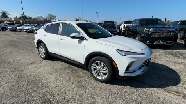 Buick Envista Vehicle Full-screen Gallery Image 02