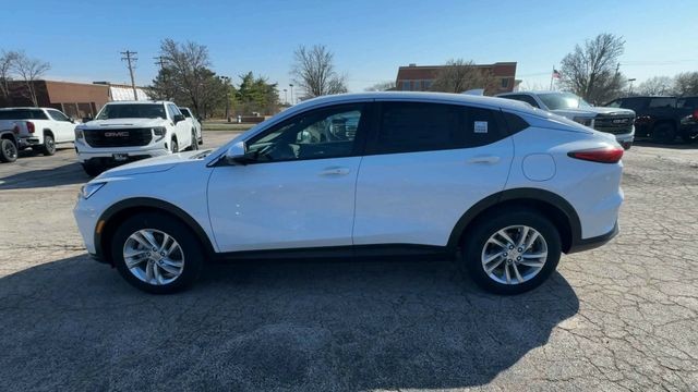 Buick Envista Vehicle Full-screen Gallery Image 05