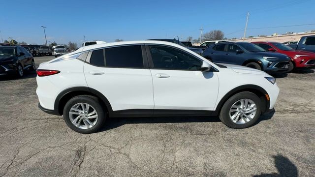 Buick Envista Vehicle Full-screen Gallery Image 09