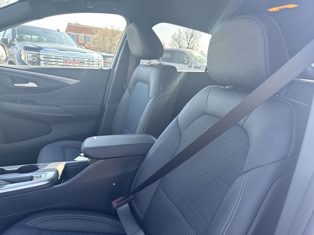 Buick Envista Vehicle Full-screen Gallery Image 11