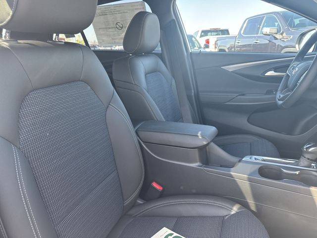 Buick Envista Vehicle Full-screen Gallery Image 23