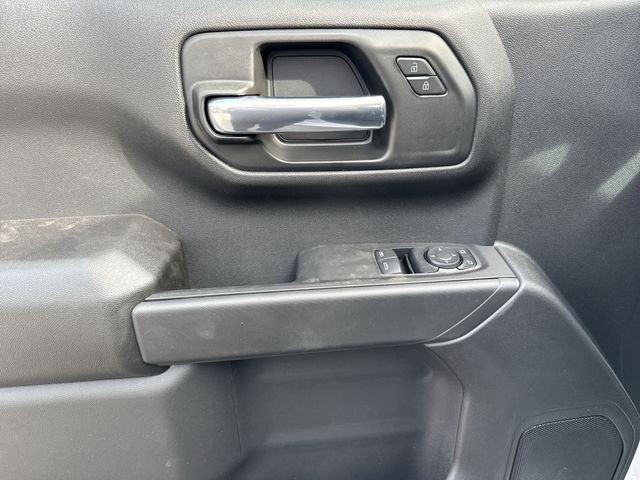 GMC Sierra 1500 Vehicle Full-screen Gallery Image 13