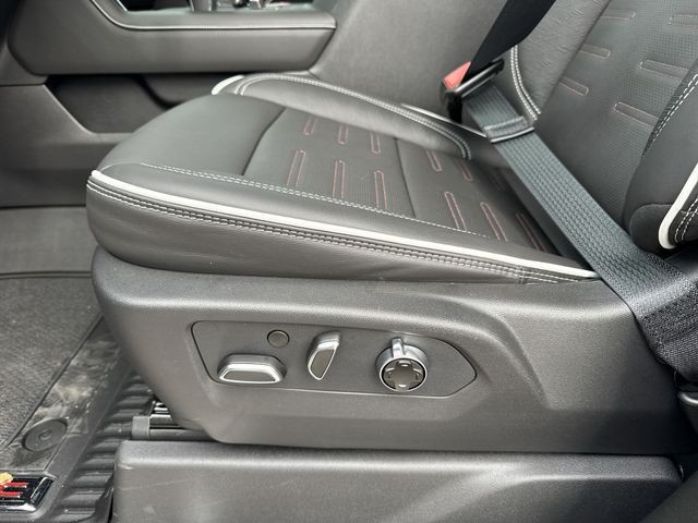 GMC Sierra 1500 Vehicle Full-screen Gallery Image 12