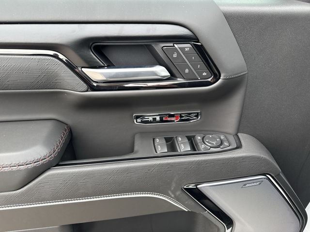 GMC Sierra 1500 Vehicle Full-screen Gallery Image 13