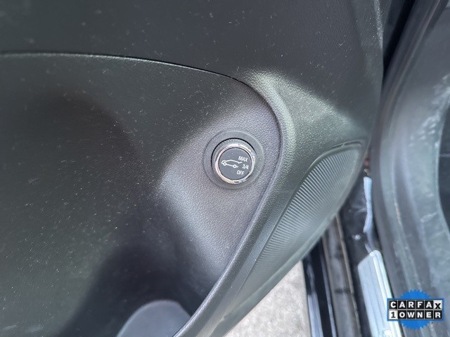 Buick Encore GX Vehicle Full-screen Gallery Image 13