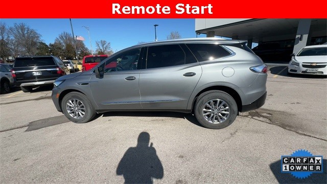 Buick Enclave Vehicle Full-screen Gallery Image 05