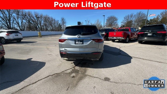 Buick Enclave Vehicle Full-screen Gallery Image 07