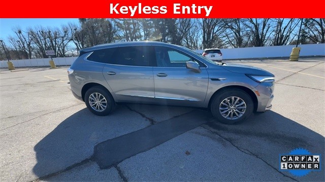 Buick Enclave Vehicle Full-screen Gallery Image 09