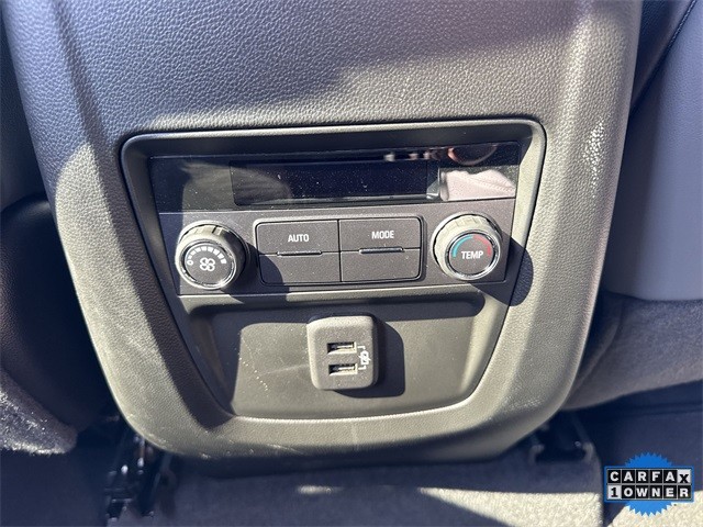 Buick Enclave Vehicle Full-screen Gallery Image 21