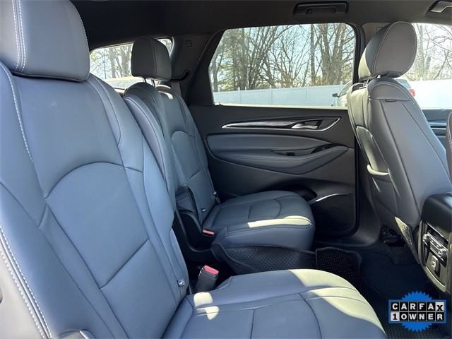 Buick Enclave Vehicle Full-screen Gallery Image 26