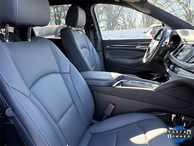 Buick Enclave Vehicle Full-screen Gallery Image 27