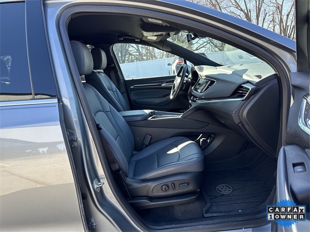 Buick Enclave Vehicle Full-screen Gallery Image 28