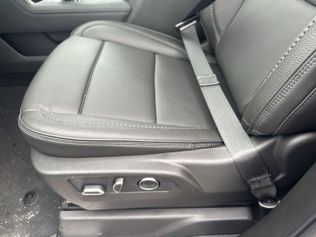 GMC Sierra 1500 Vehicle Full-screen Gallery Image 13