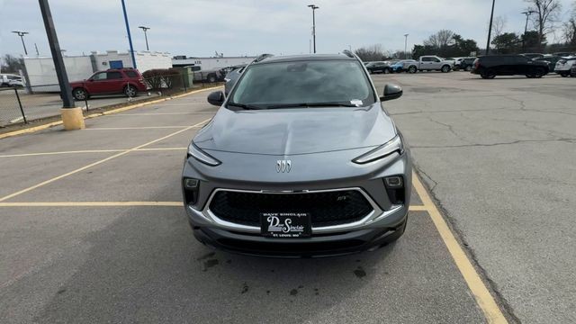 Buick Encore GX Vehicle Full-screen Gallery Image 03