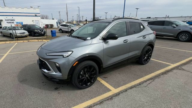 Buick Encore GX Vehicle Full-screen Gallery Image 04