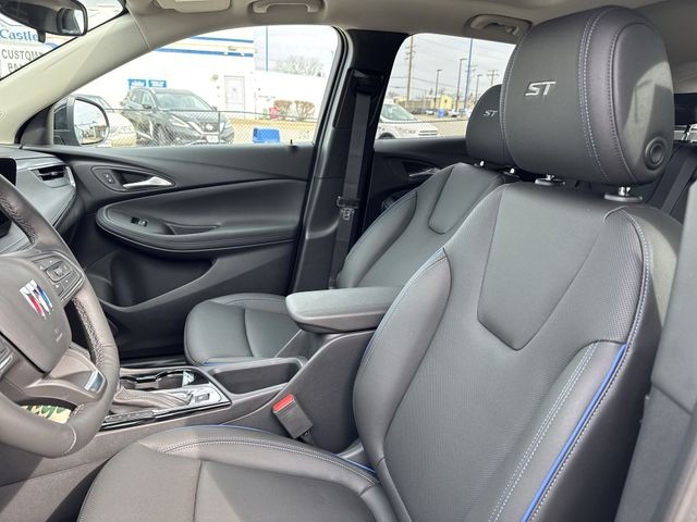 Buick Encore GX Vehicle Full-screen Gallery Image 11