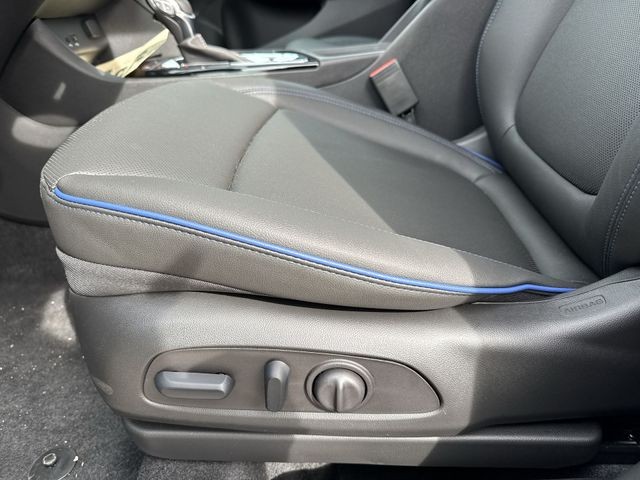 Buick Encore GX Vehicle Full-screen Gallery Image 12