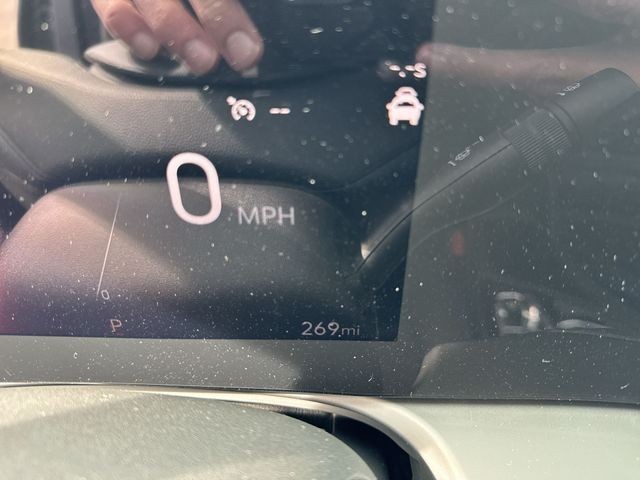 Buick Encore GX Vehicle Full-screen Gallery Image 15