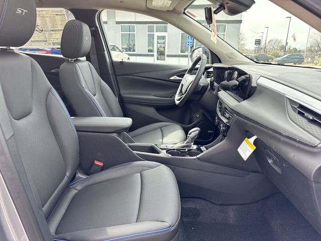 Buick Encore GX Vehicle Full-screen Gallery Image 24