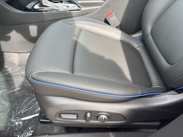 Buick Encore GX Vehicle Full-screen Gallery Image 12