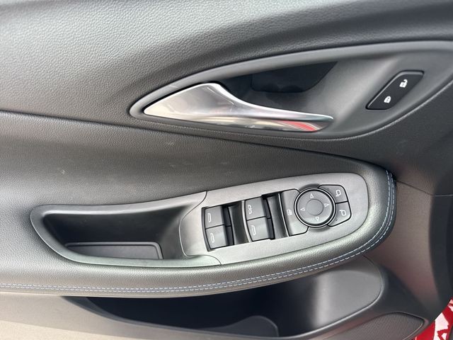 Buick Encore GX Vehicle Full-screen Gallery Image 13