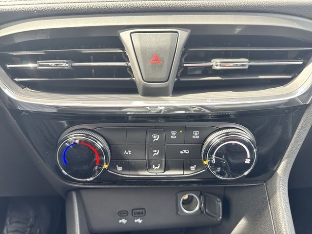 Buick Encore GX Vehicle Full-screen Gallery Image 18