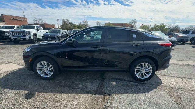 Buick Envista Vehicle Full-screen Gallery Image 05