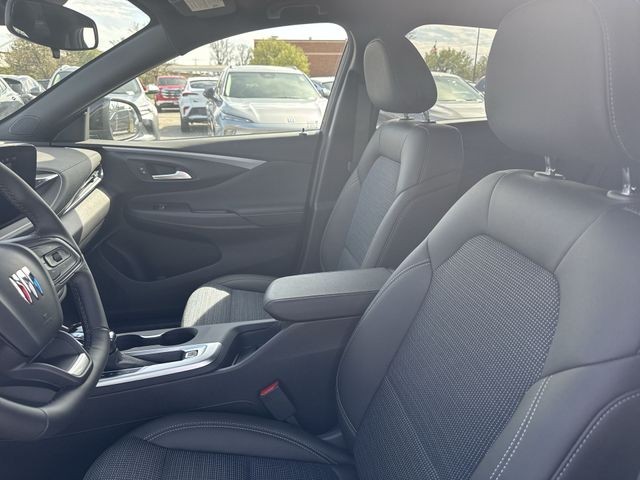Buick Envista Vehicle Full-screen Gallery Image 11