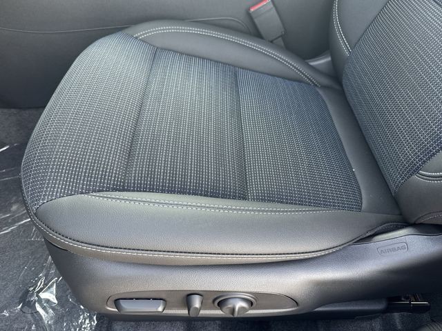 Buick Envista Vehicle Full-screen Gallery Image 12