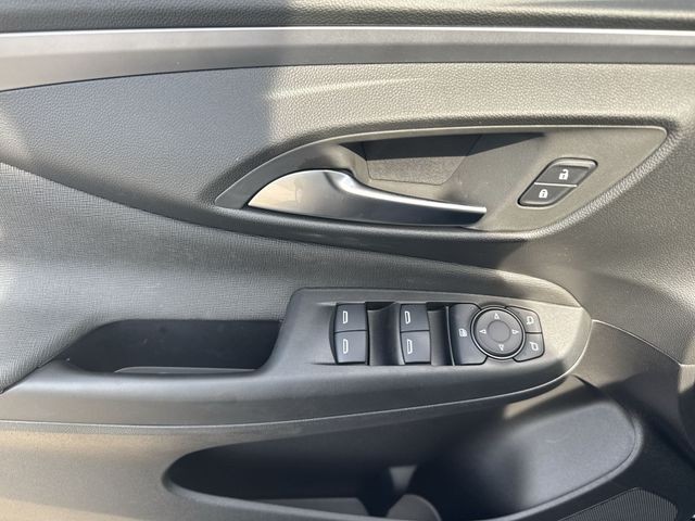 Buick Envista Vehicle Full-screen Gallery Image 13
