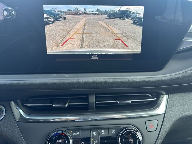 Buick Envista Vehicle Full-screen Gallery Image 17