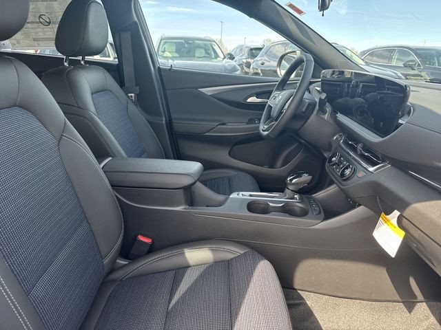 Buick Envista Vehicle Full-screen Gallery Image 23