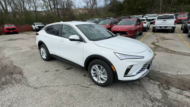 Buick Envista Vehicle Full-screen Gallery Image 02