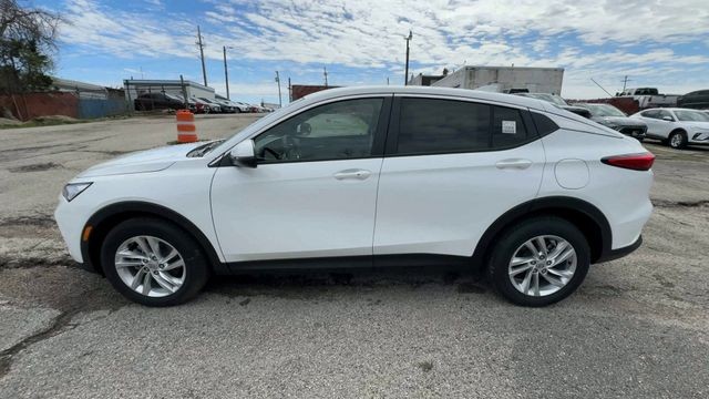 Buick Envista Vehicle Full-screen Gallery Image 05