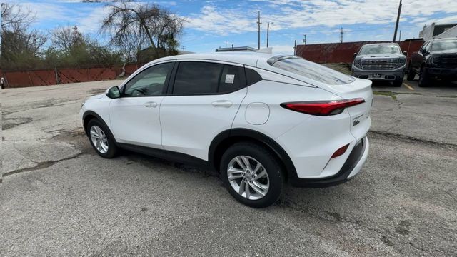 Buick Envista Vehicle Full-screen Gallery Image 06