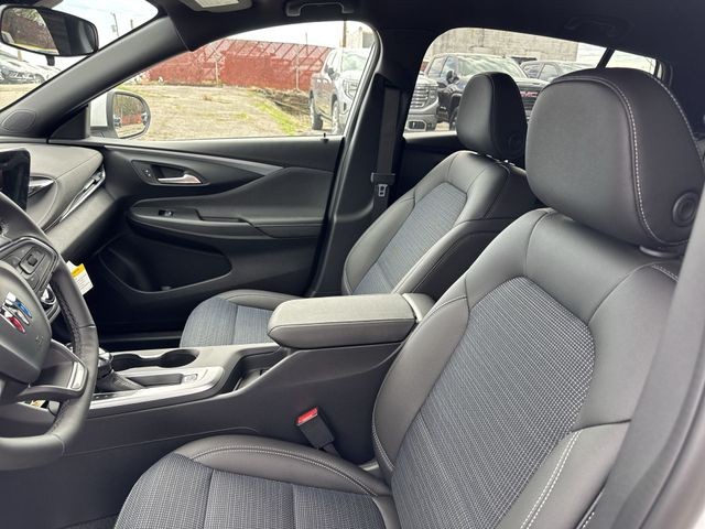 Buick Envista Vehicle Full-screen Gallery Image 10