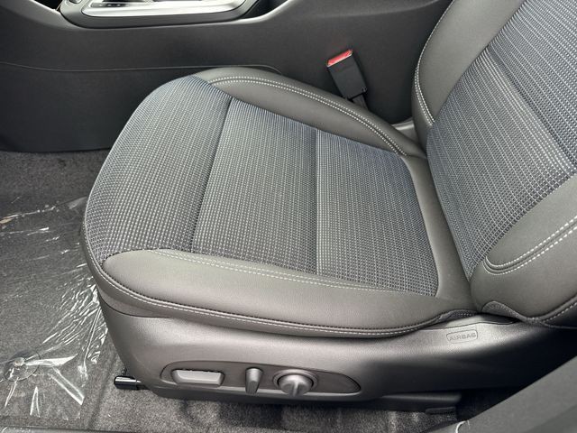 Buick Envista Vehicle Full-screen Gallery Image 12