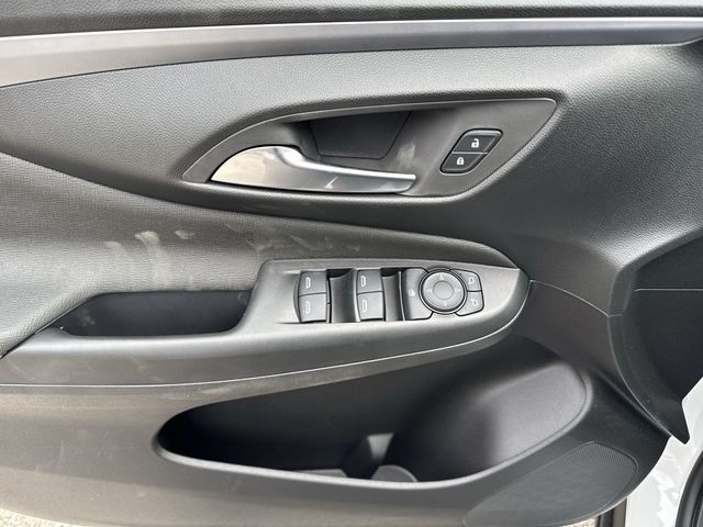 Buick Envista Vehicle Full-screen Gallery Image 13