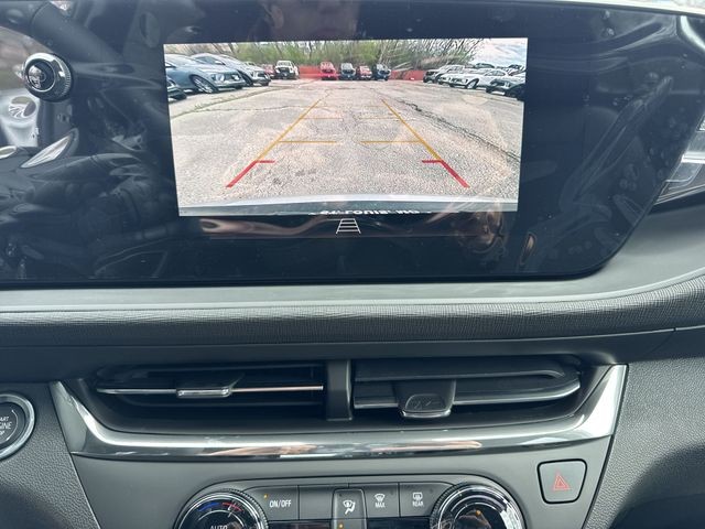 Buick Envista Vehicle Full-screen Gallery Image 17