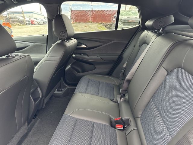 Buick Envista Vehicle Full-screen Gallery Image 21