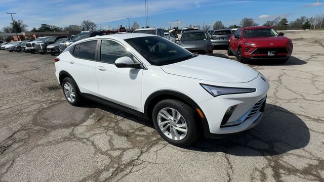 Buick Envista Vehicle Full-screen Gallery Image 02