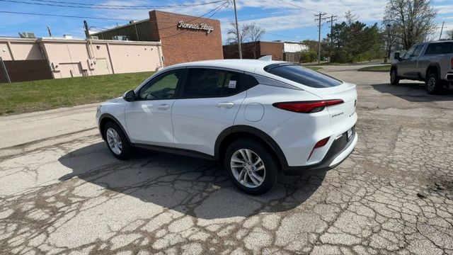 Buick Envista Vehicle Full-screen Gallery Image 06