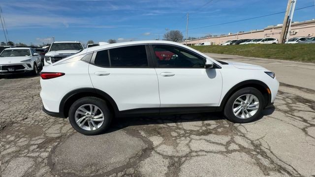 Buick Envista Vehicle Full-screen Gallery Image 09