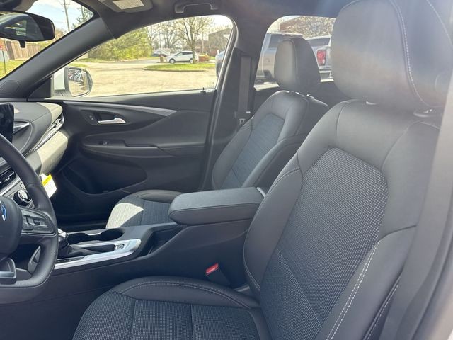 Buick Envista Vehicle Full-screen Gallery Image 11