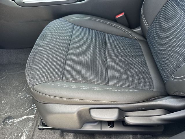 Buick Envista Vehicle Full-screen Gallery Image 12